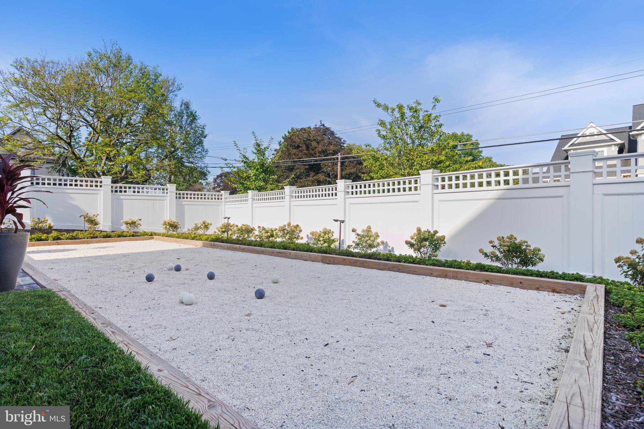 LUXMANOR - Residential