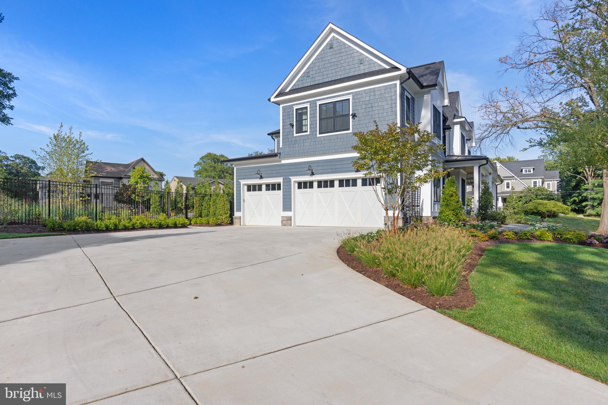 LUXMANOR - Residential