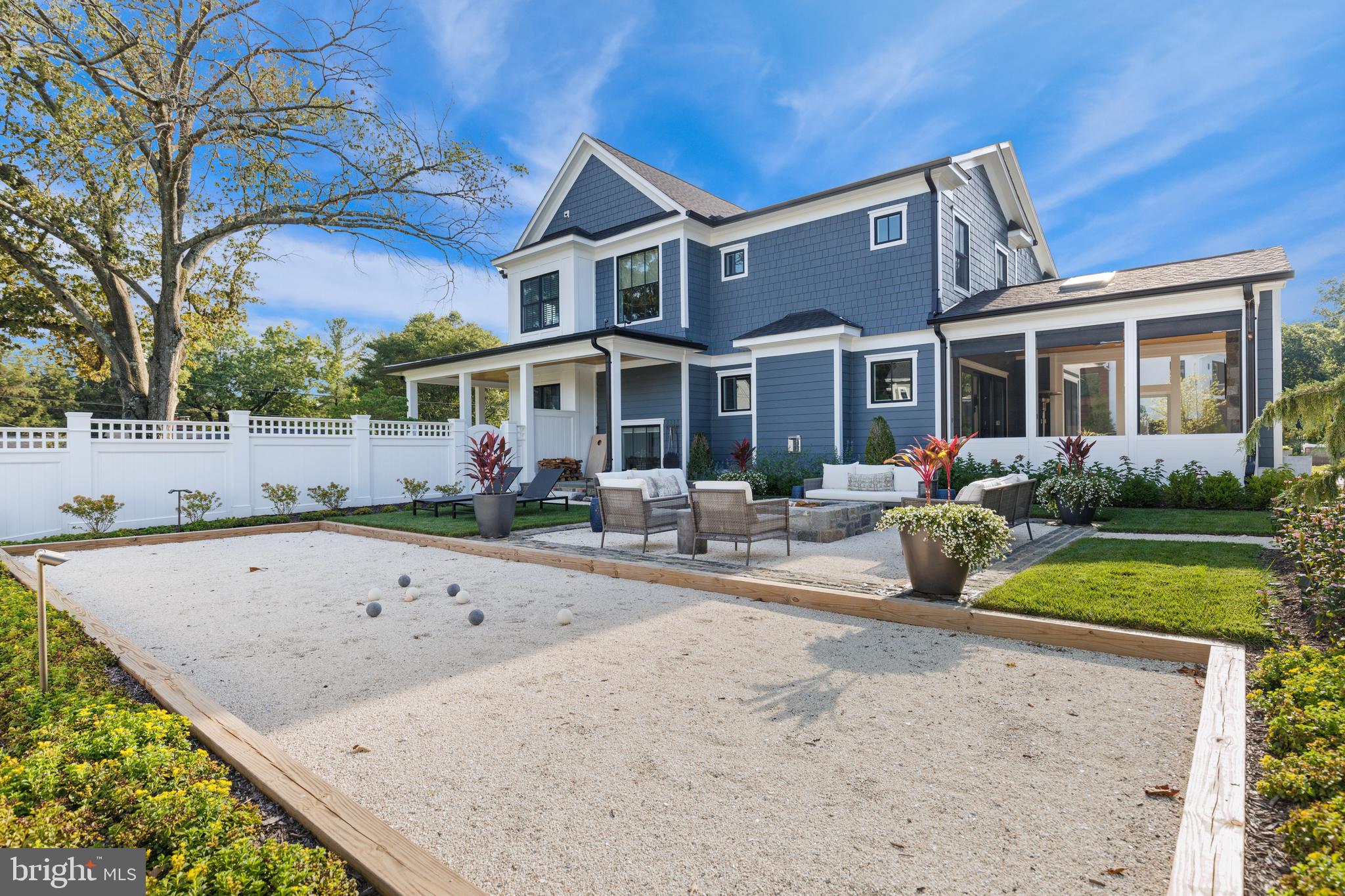 LUXMANOR - Residential