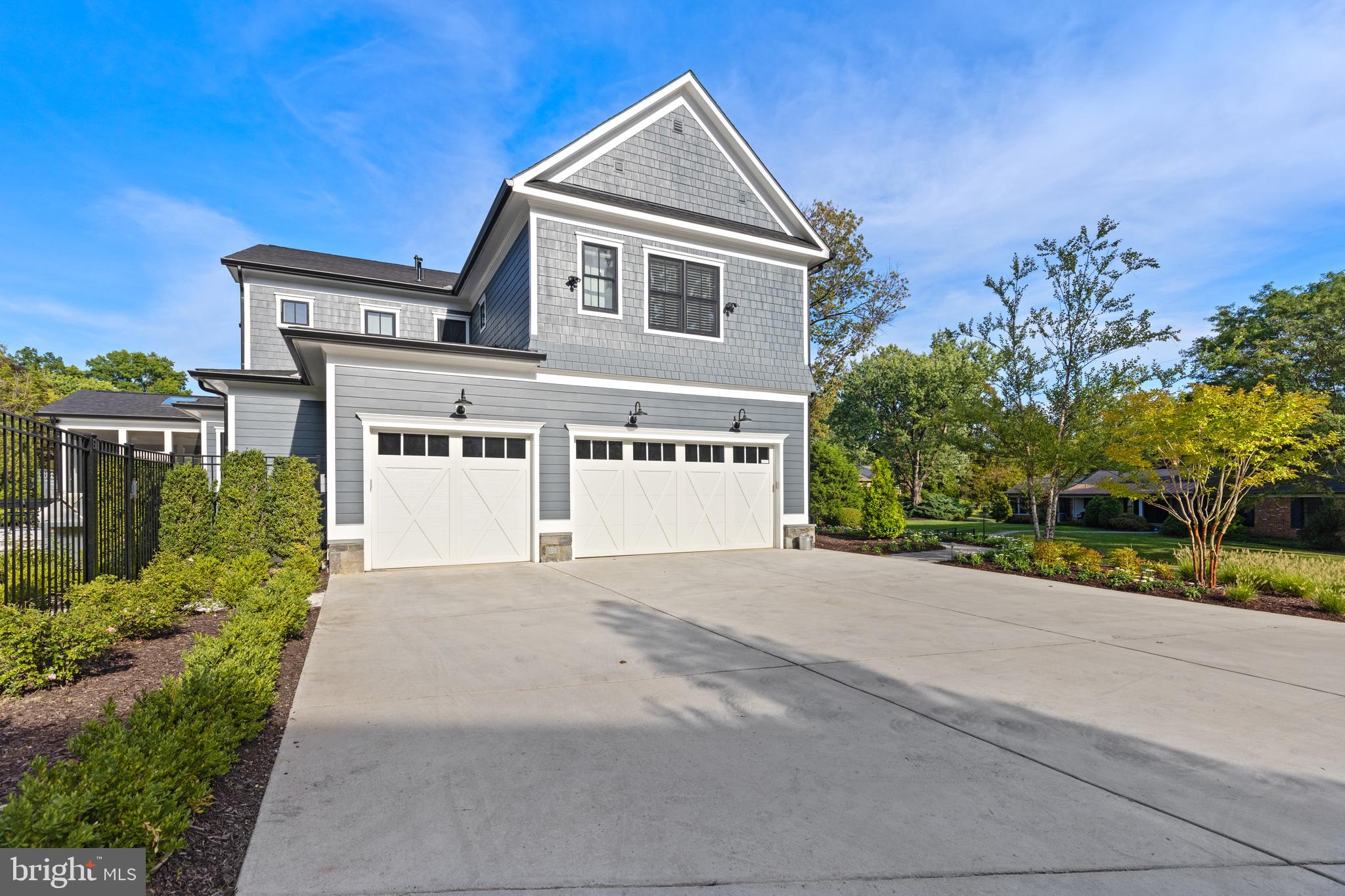 LUXMANOR - Residential