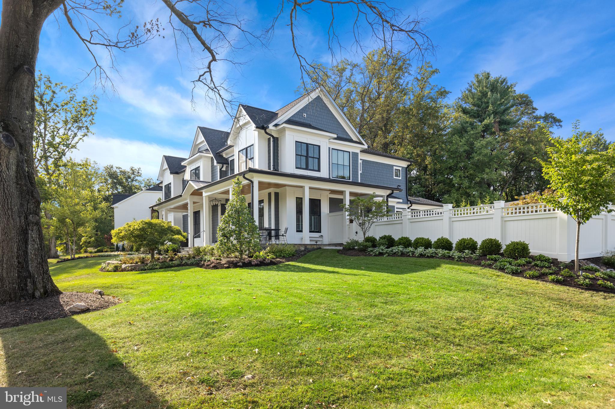 LUXMANOR - Residential