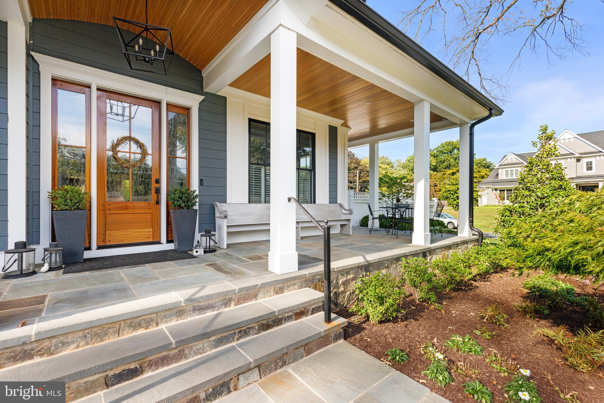 LUXMANOR - Residential