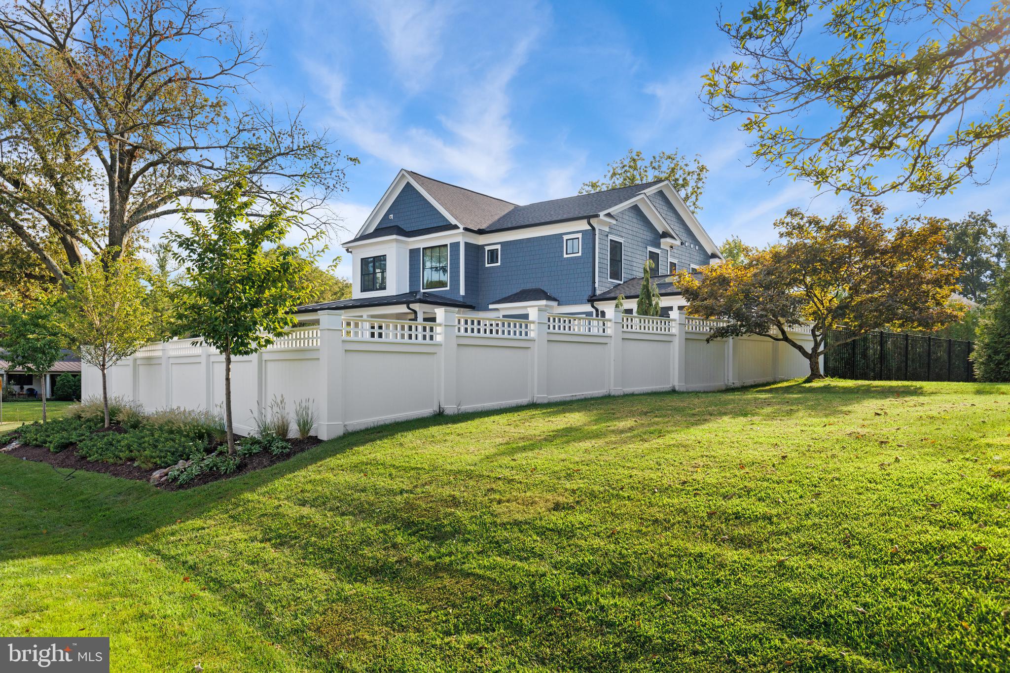 LUXMANOR - Residential