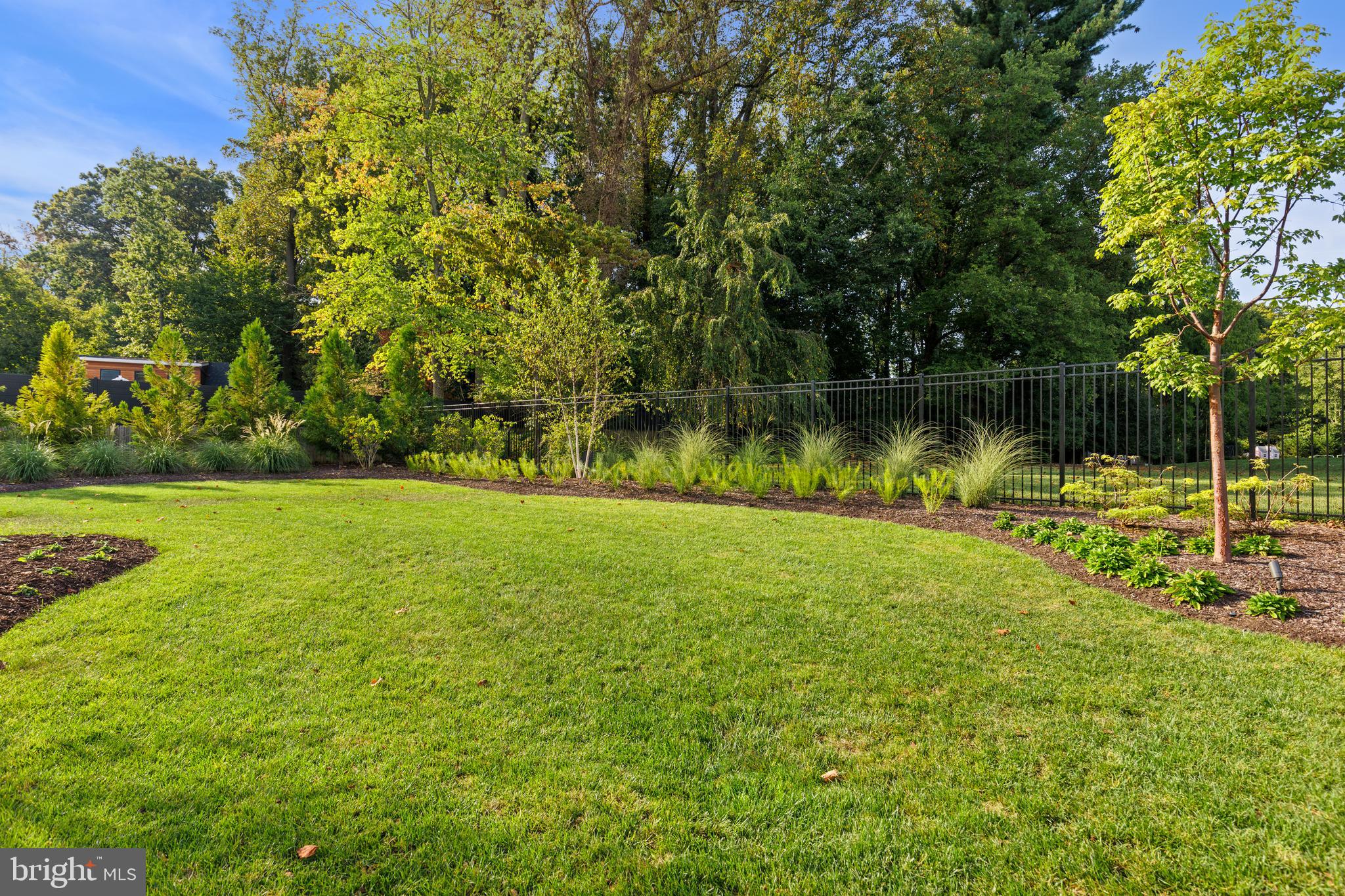 LUXMANOR - Residential