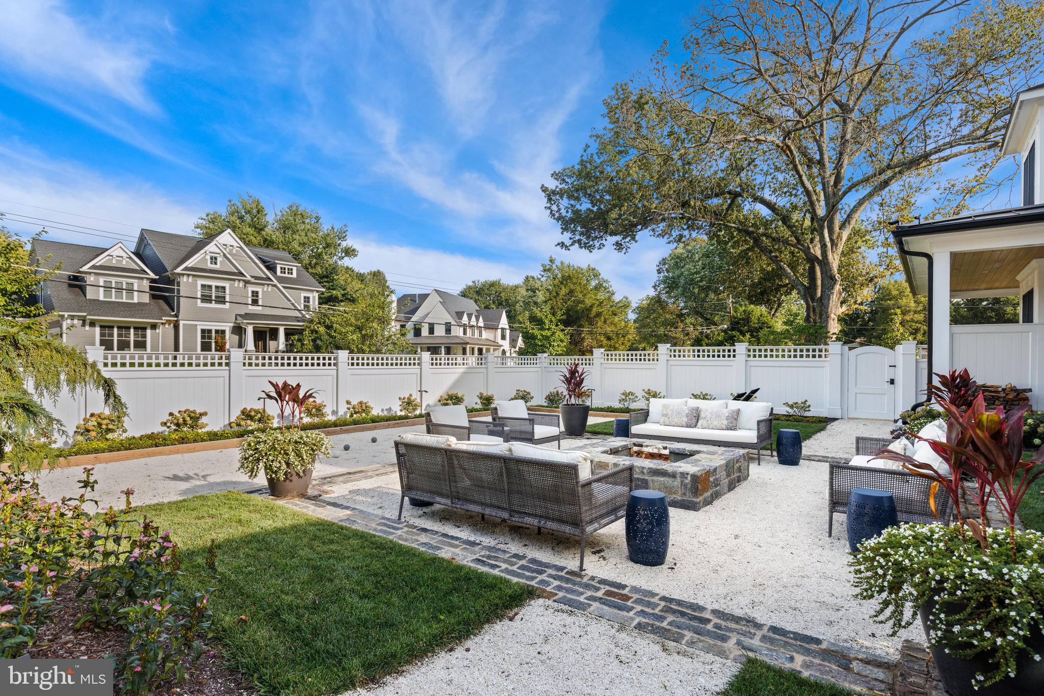 LUXMANOR - Residential