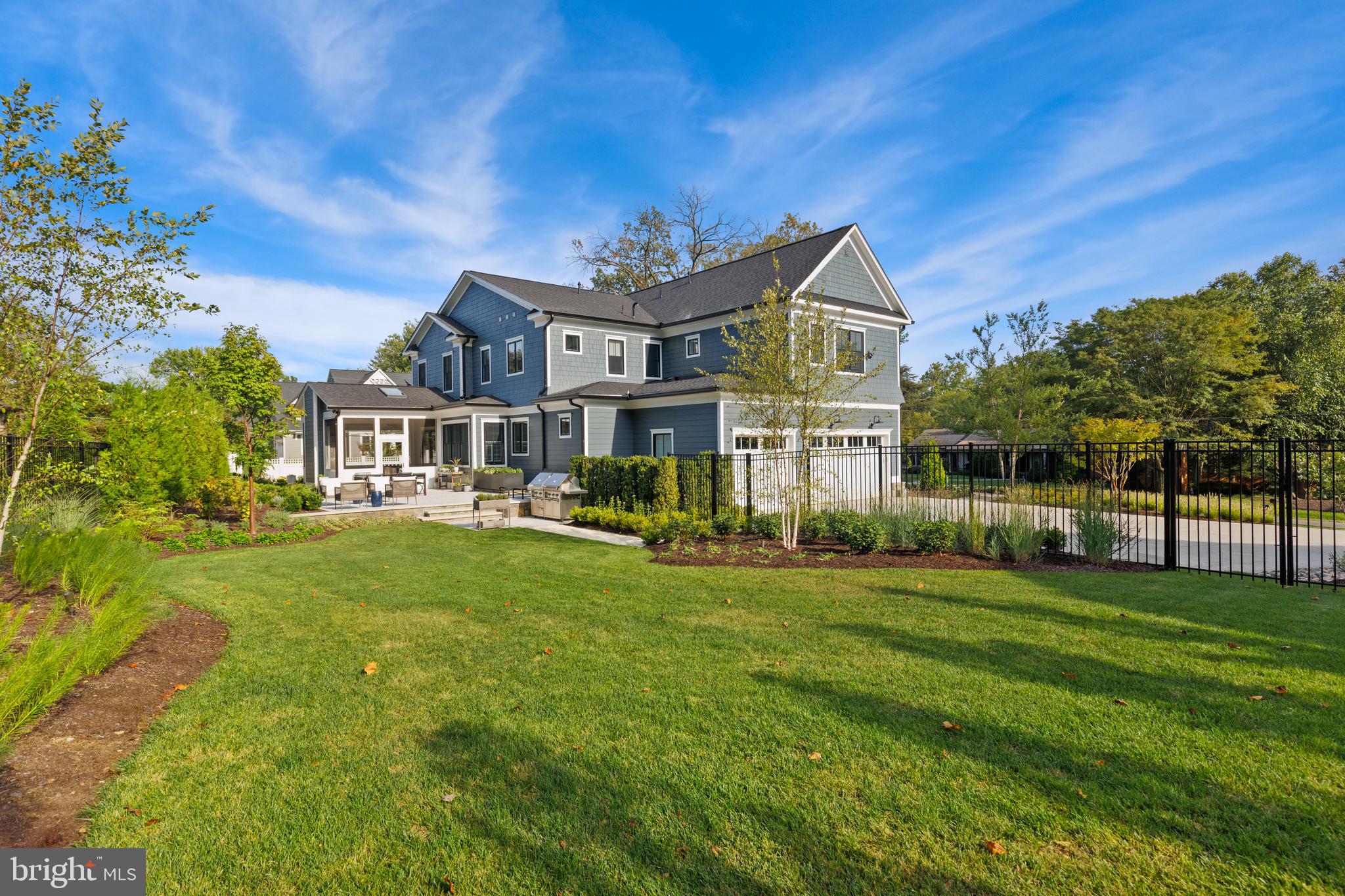 LUXMANOR - Residential