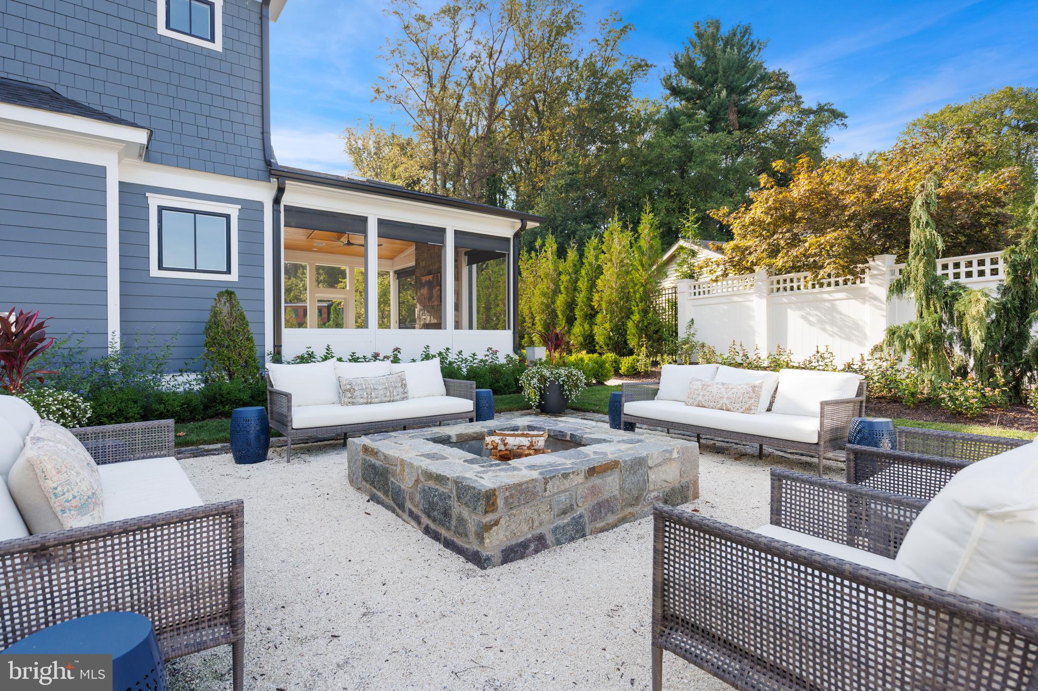 LUXMANOR - Residential