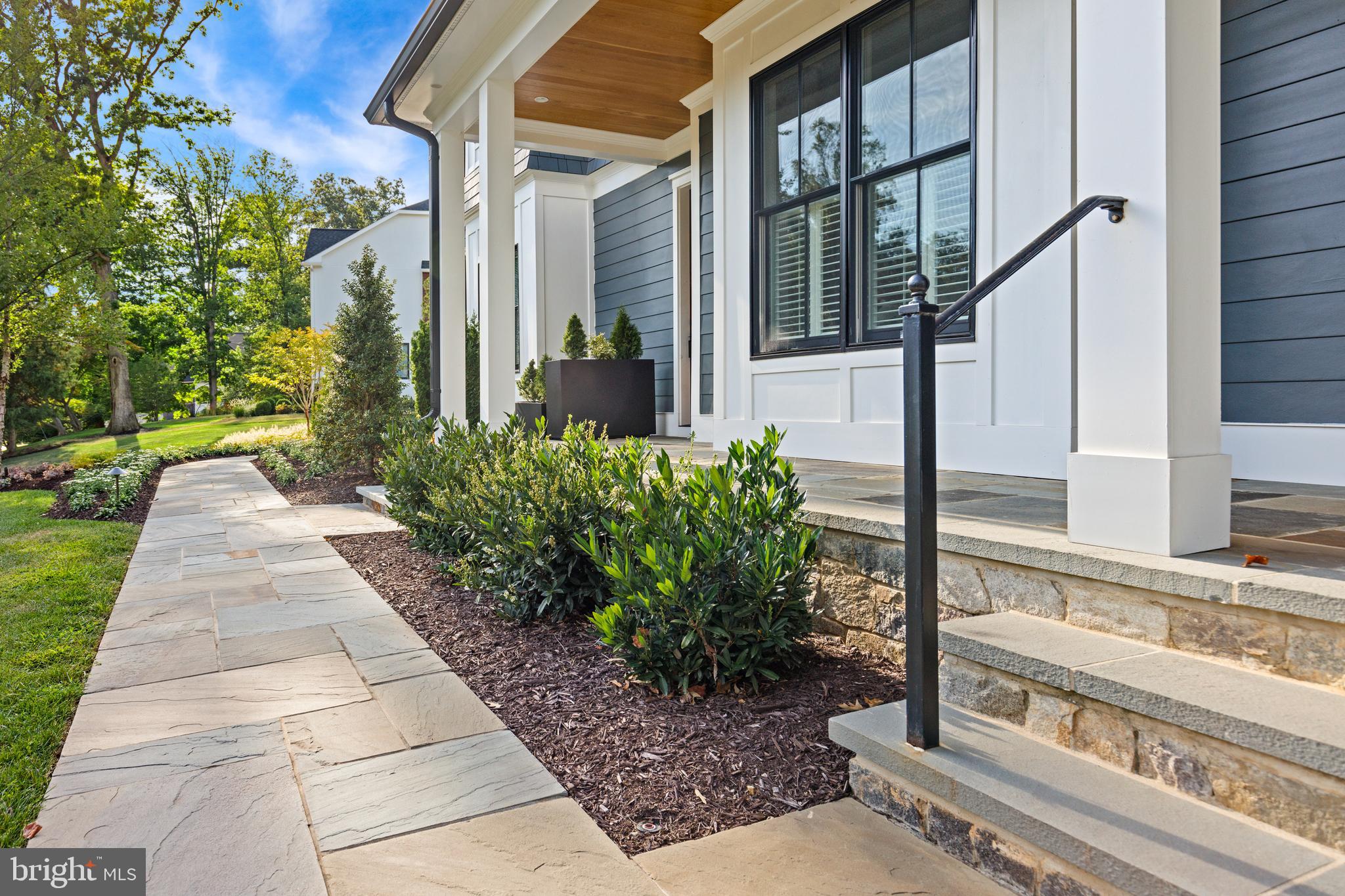 LUXMANOR - Residential