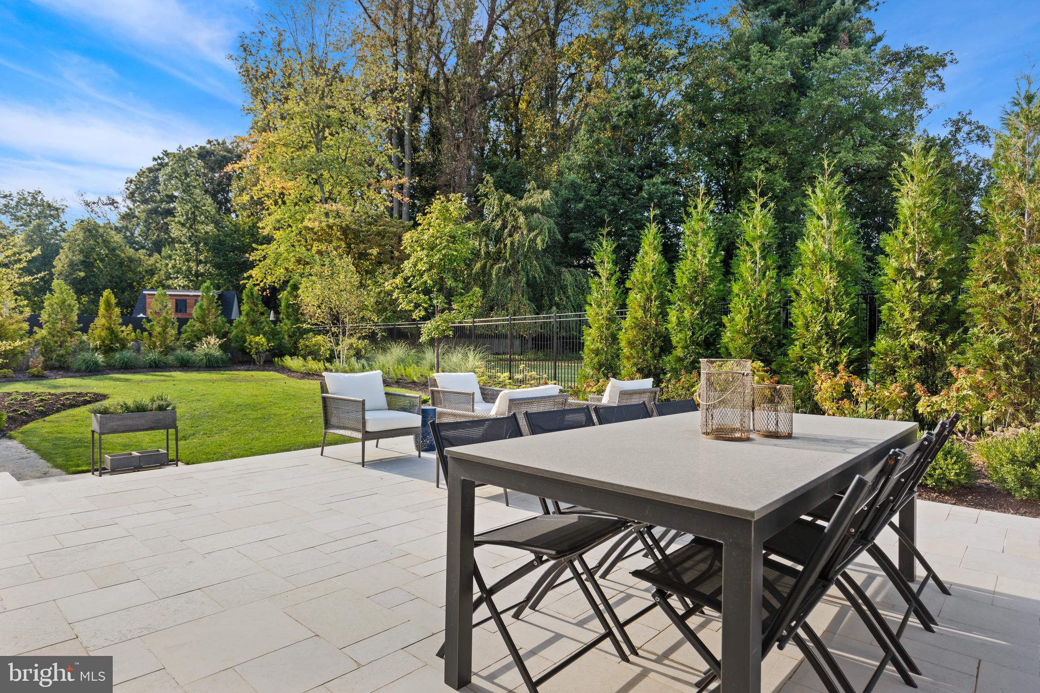 LUXMANOR - Residential