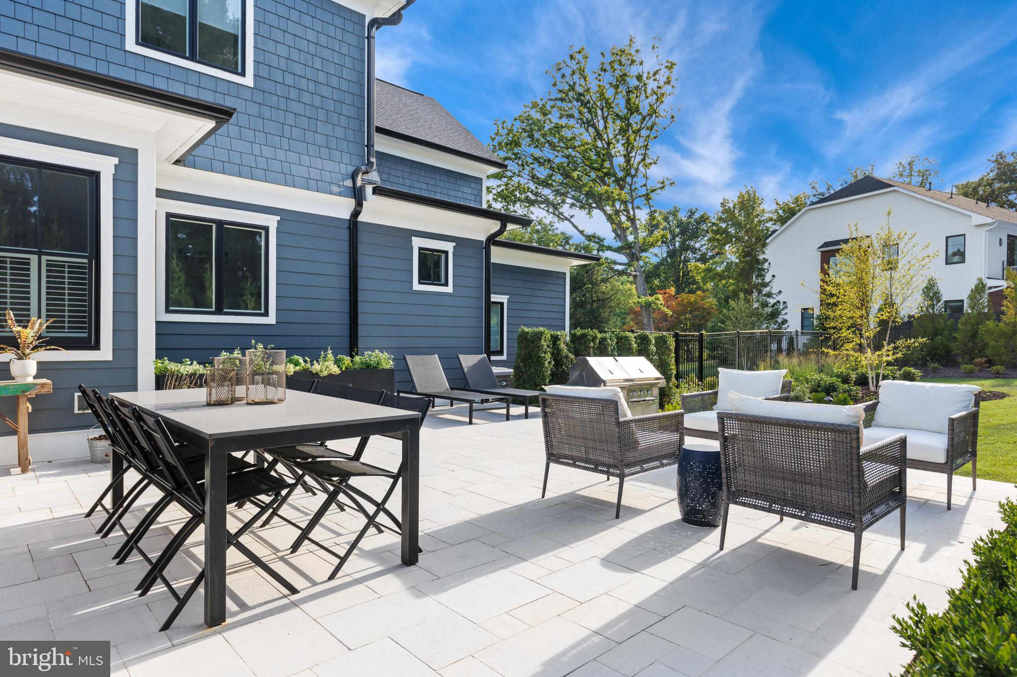 LUXMANOR - Residential