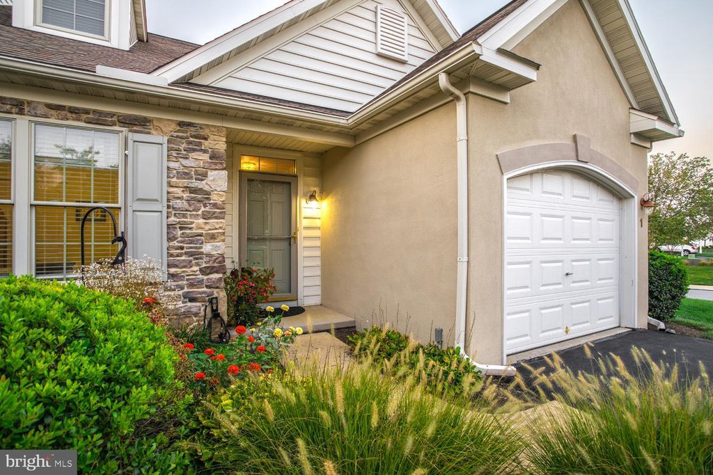 Photo of 1 Leeds Court, Lancaster, PA 17602 (MLS # PALA2056252)