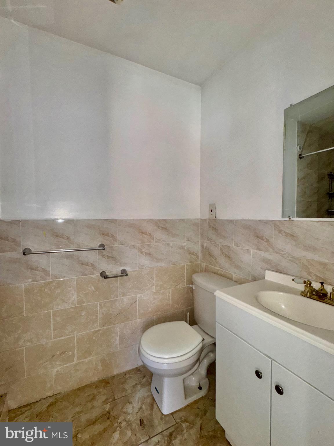 240 W GLENWOOD AVENUE 42