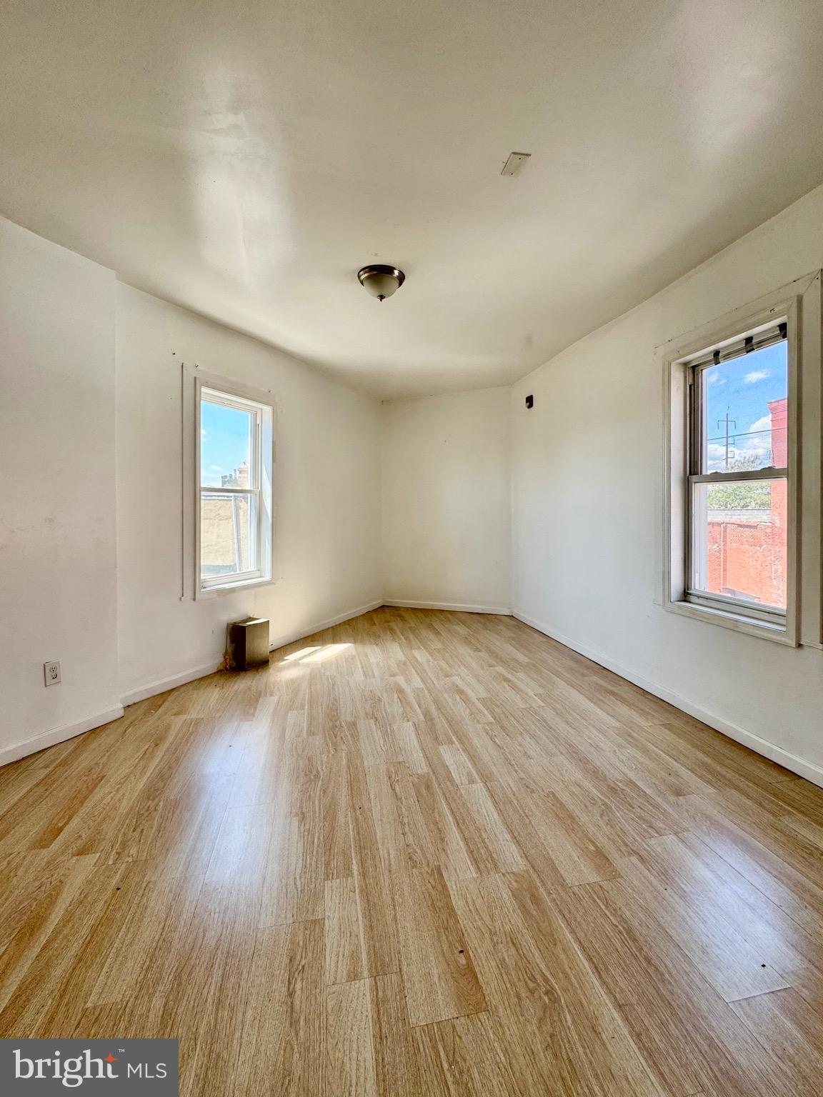 240 W GLENWOOD AVENUE 42