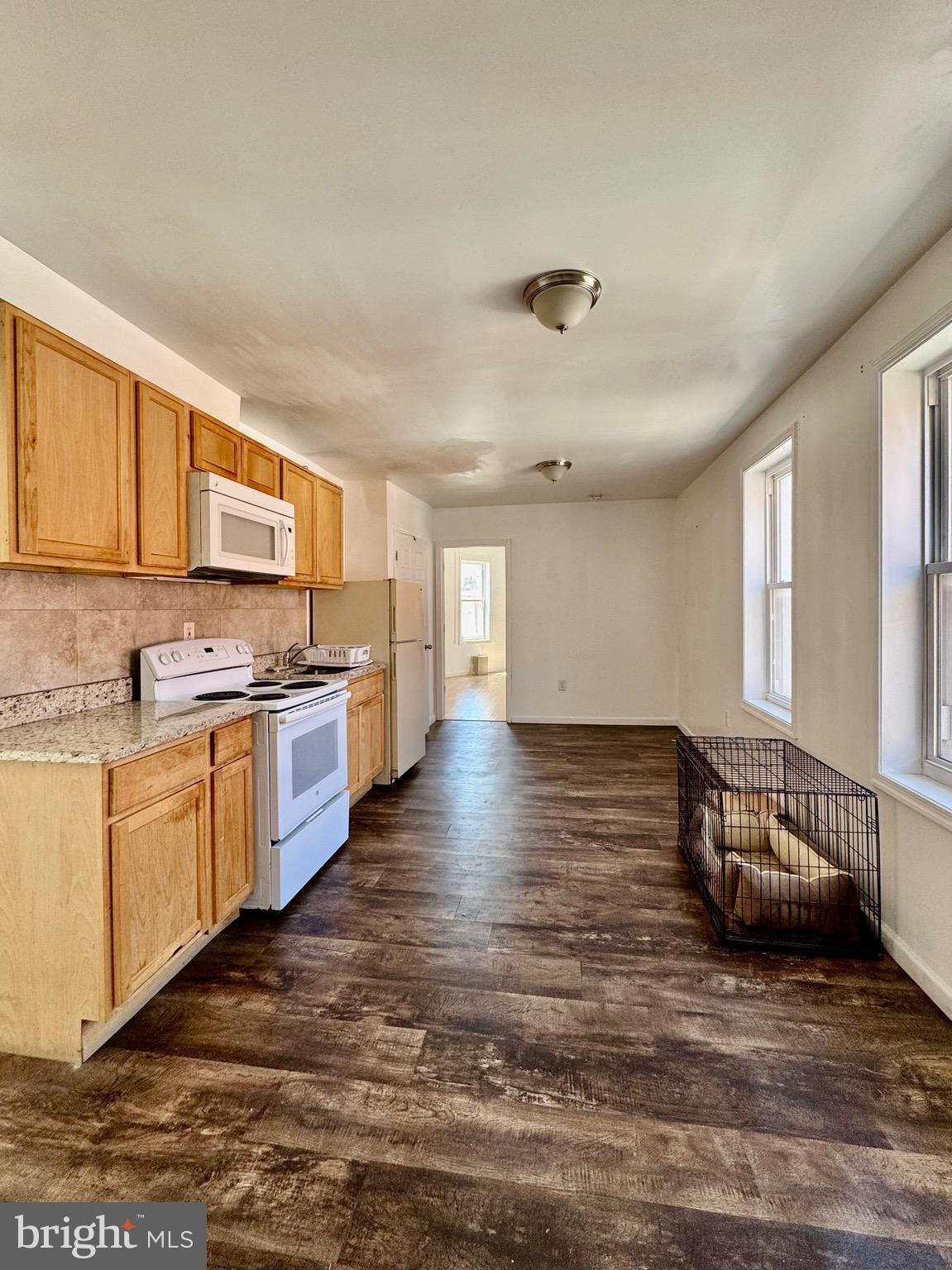 240 W GLENWOOD AVENUE 42