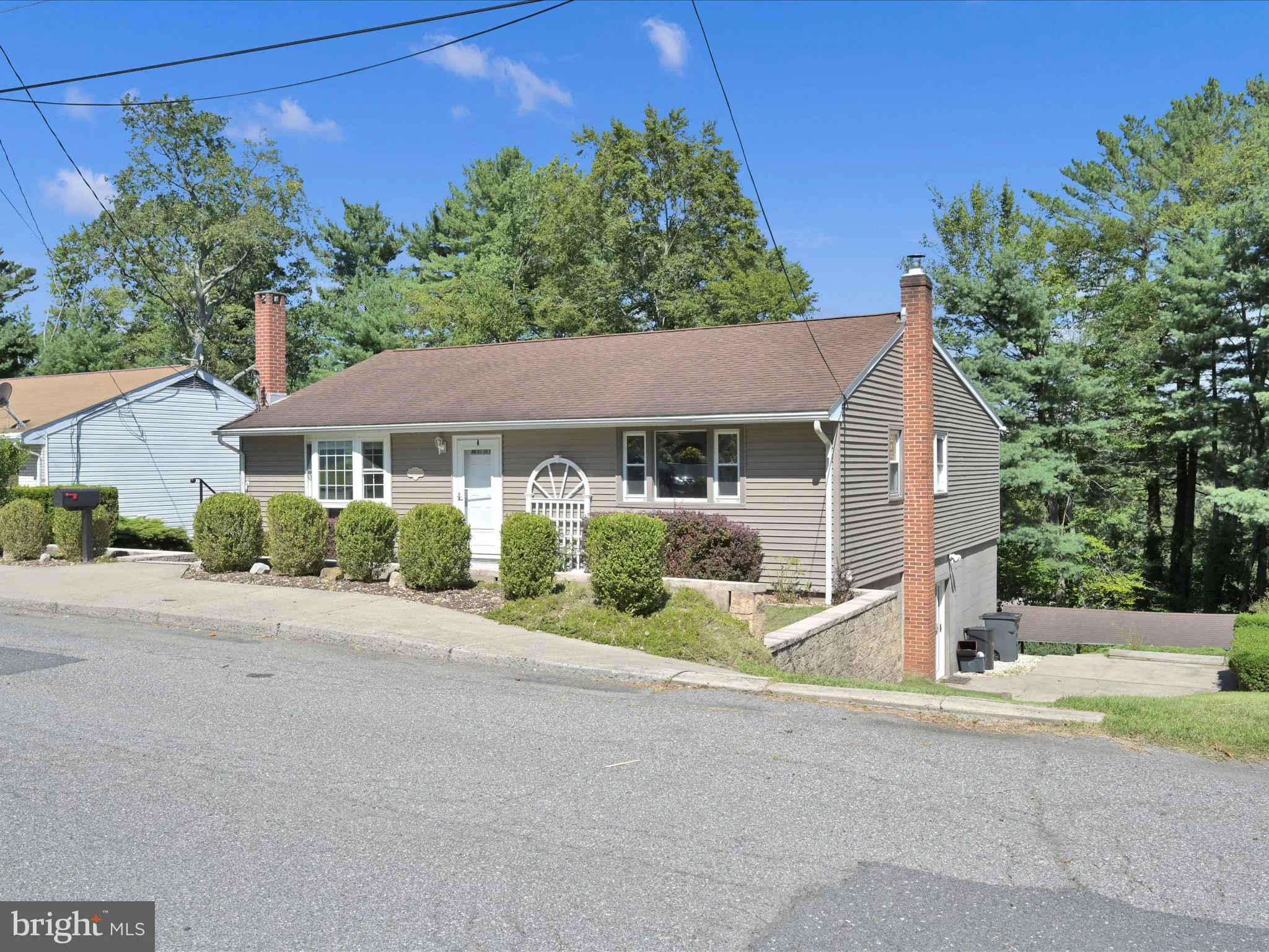 Pottsville, Pennsylvania 17901, United States, 4 Bedrooms Bedrooms, ,3 BathroomsBathrooms,Residential,Active,199427