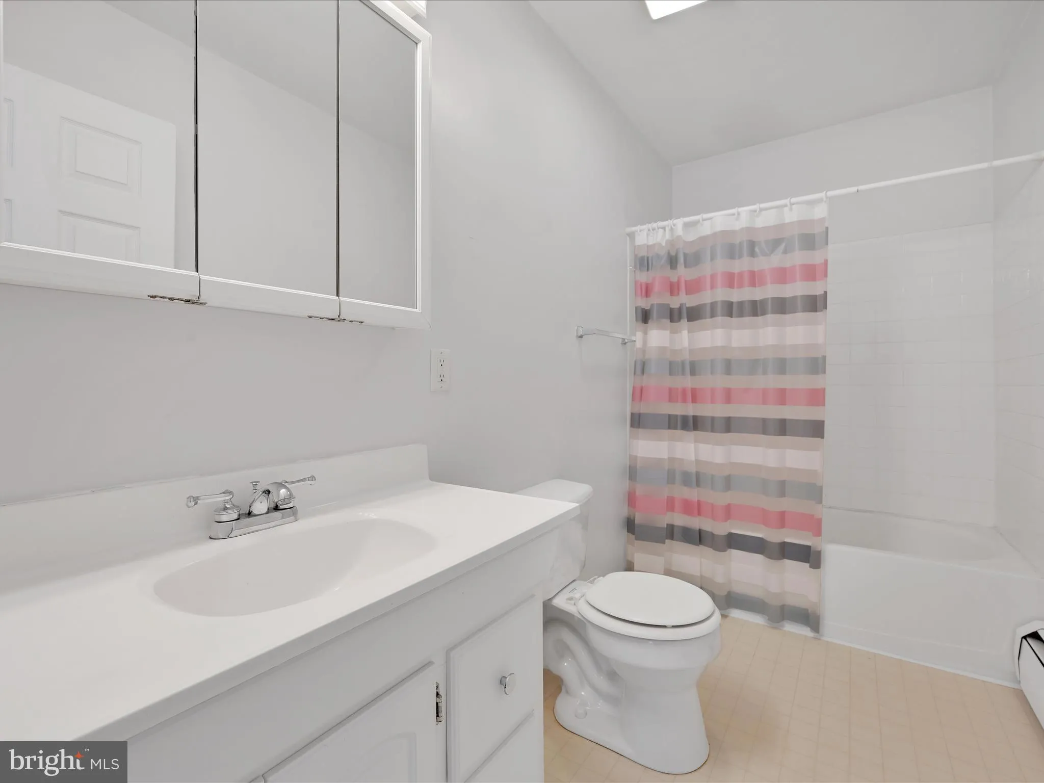 Pottsville, Pennsylvania 17901, United States, 4 Bedrooms Bedrooms, ,3 BathroomsBathrooms,Residential,Active,199427