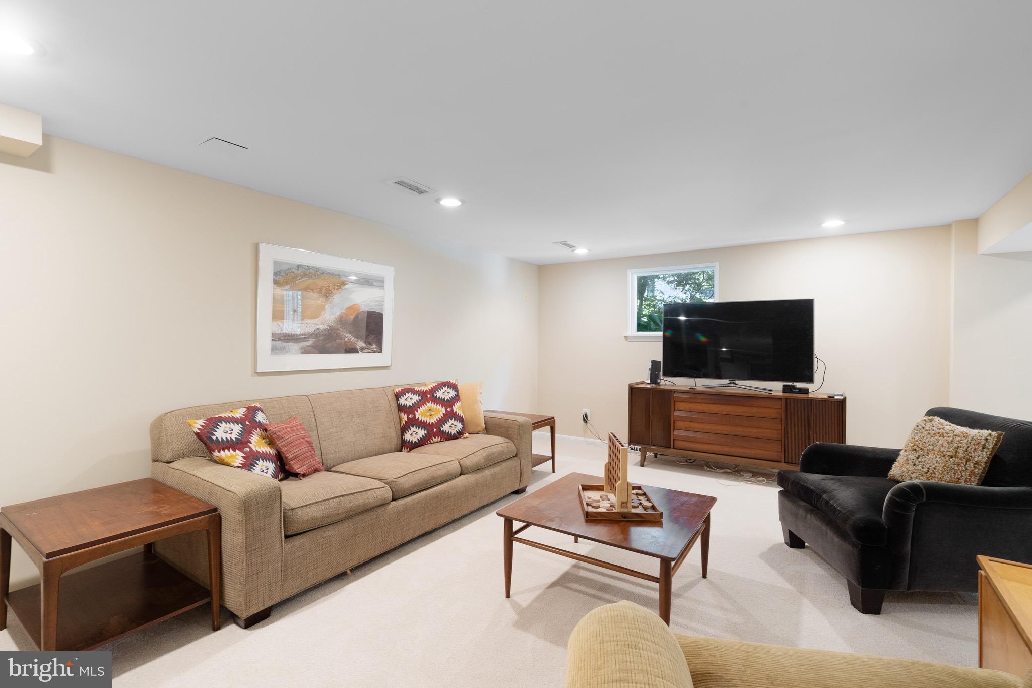 BROYHILL FOREST - Residential