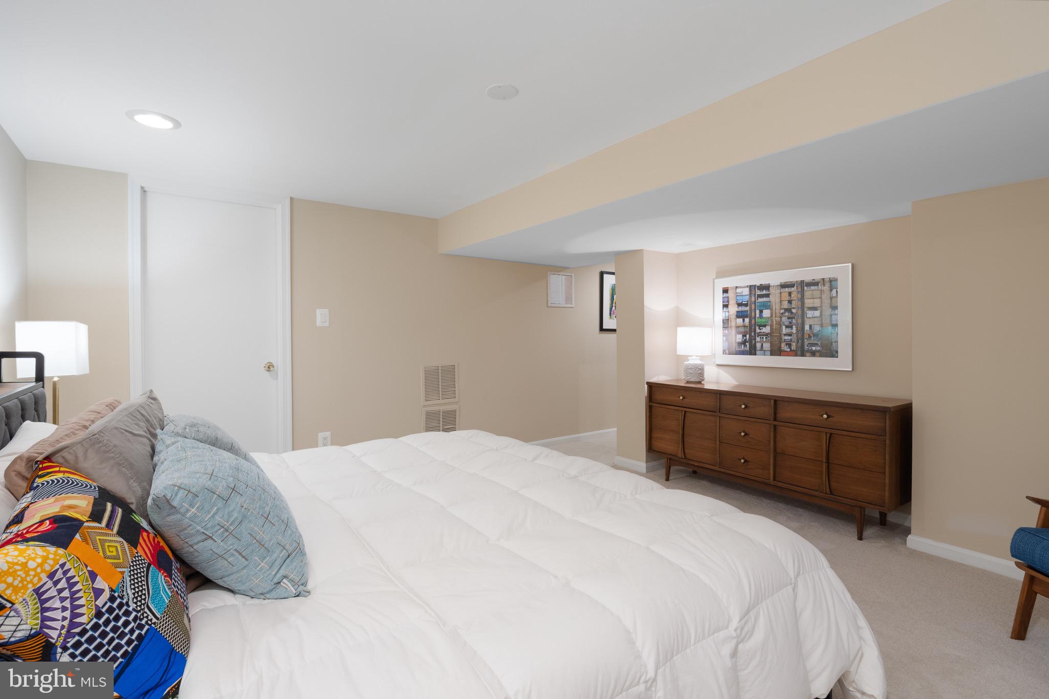 BROYHILL FOREST - Residential