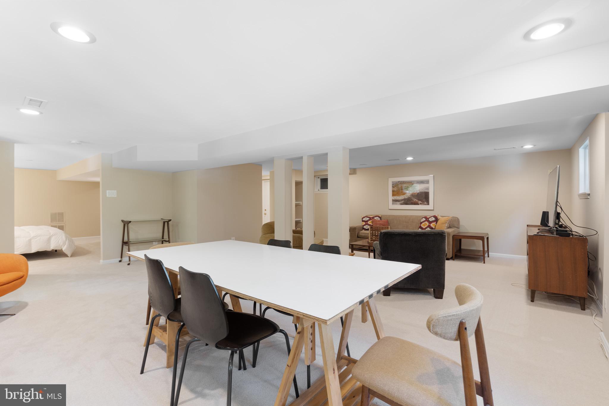 BROYHILL FOREST - Residential