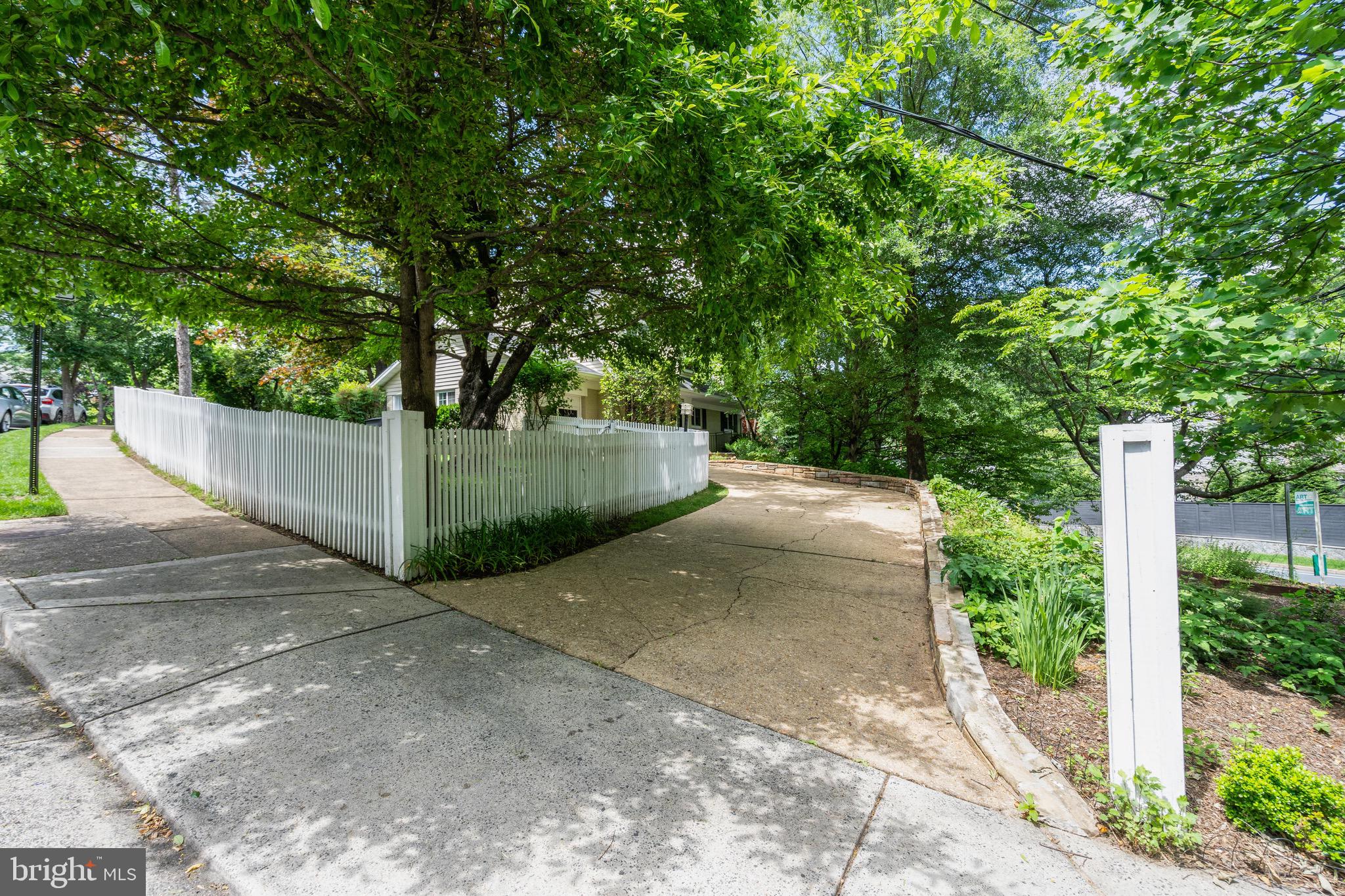 BROYHILL FOREST - Residential