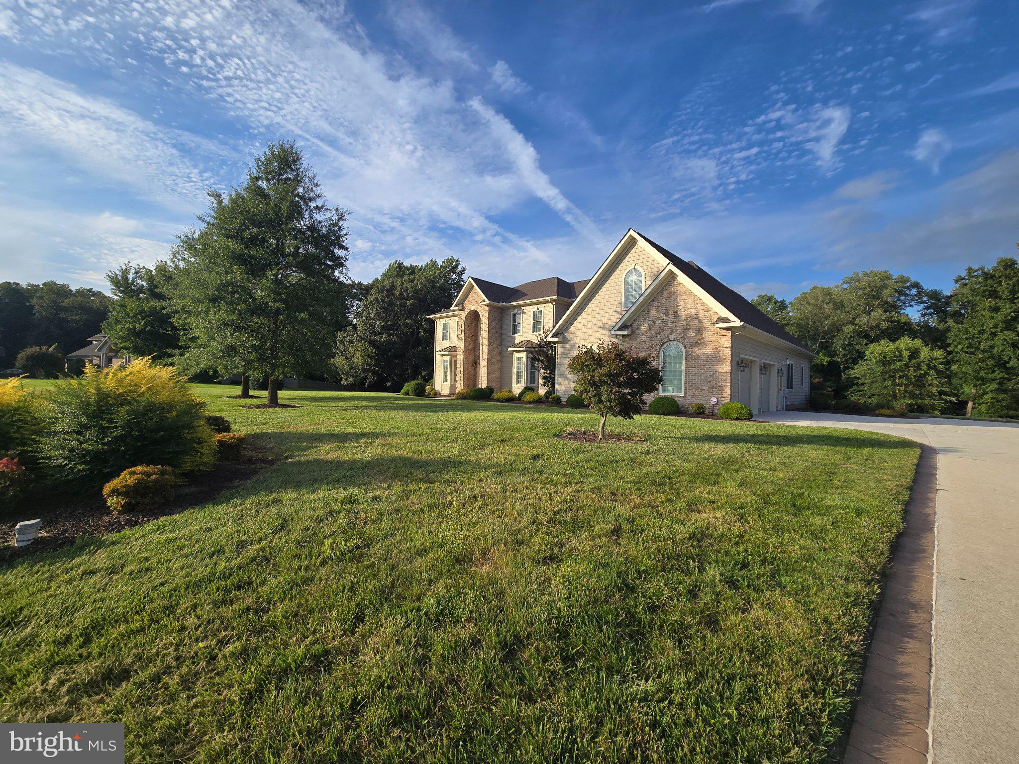 18 LAKE CREST DRIVE