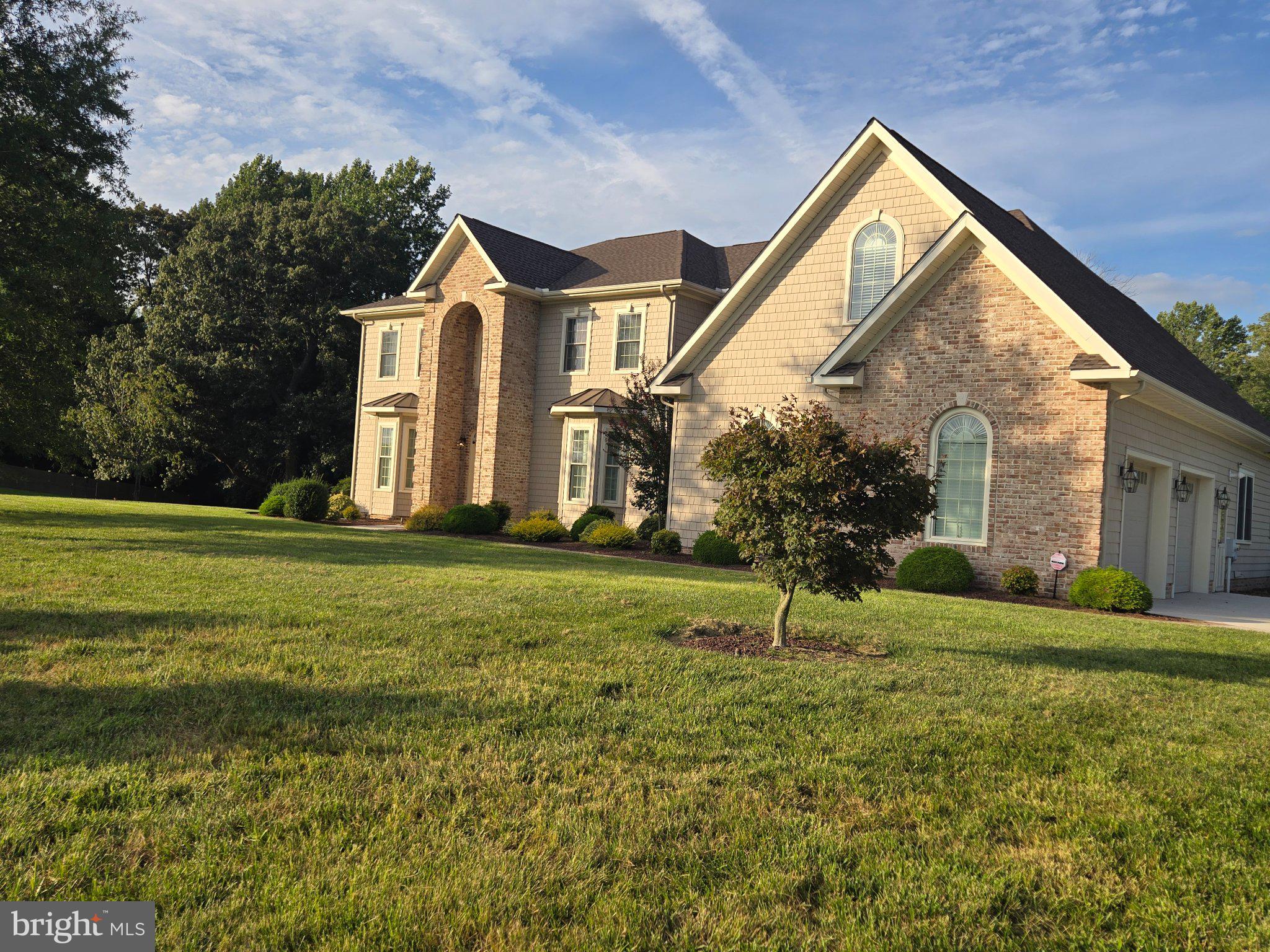 18 LAKE CREST DRIVE