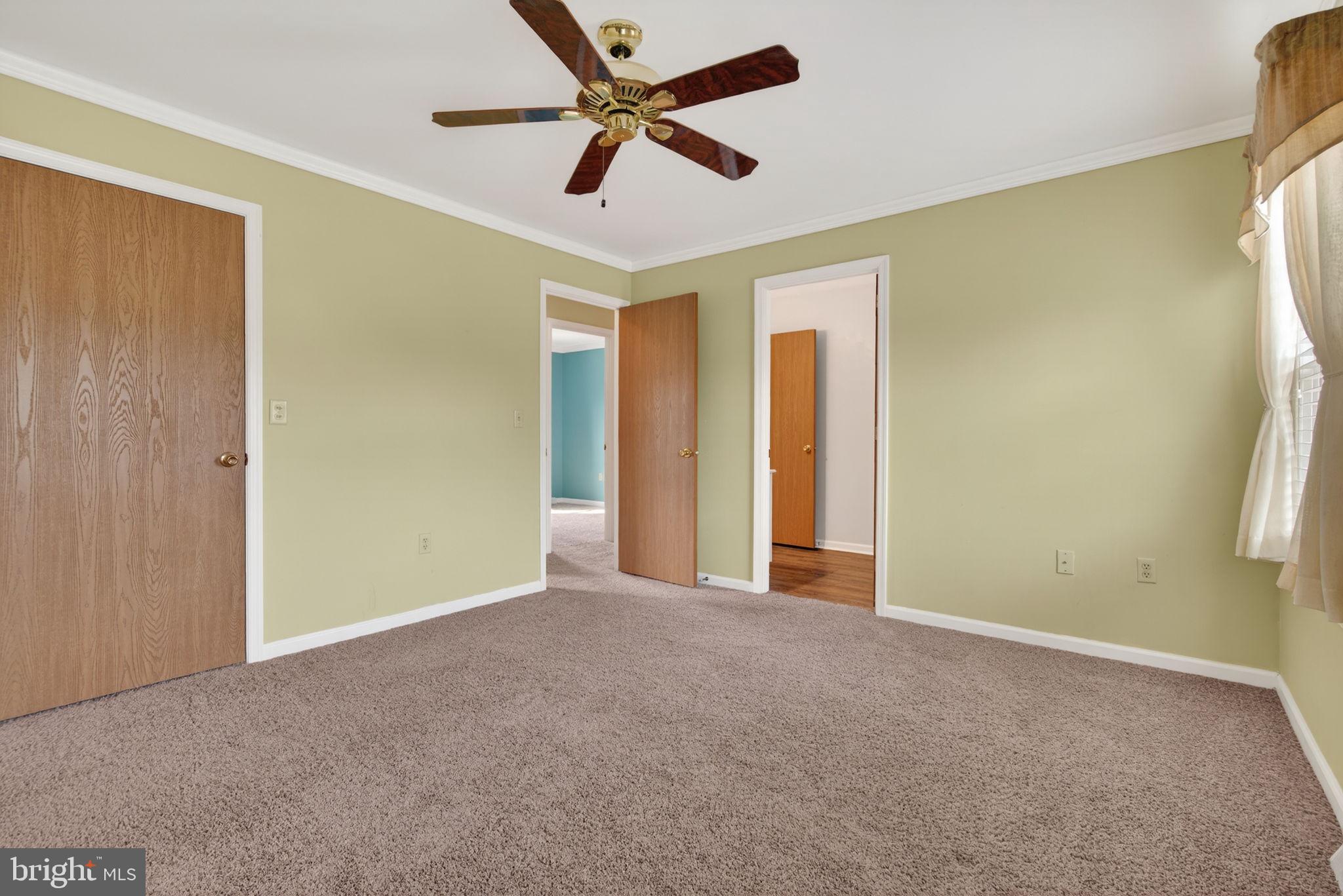 VILLAGE SQUARE - Residential