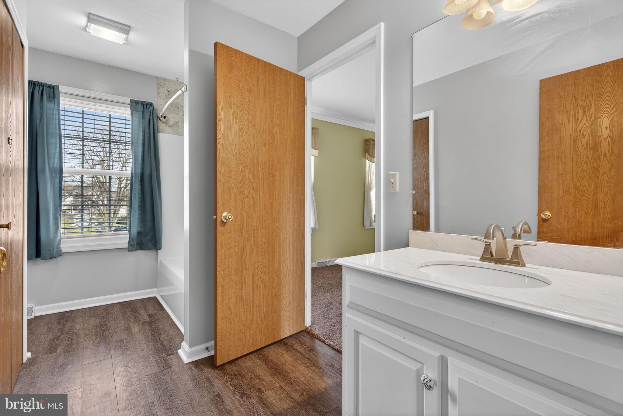 VILLAGE SQUARE - Residential