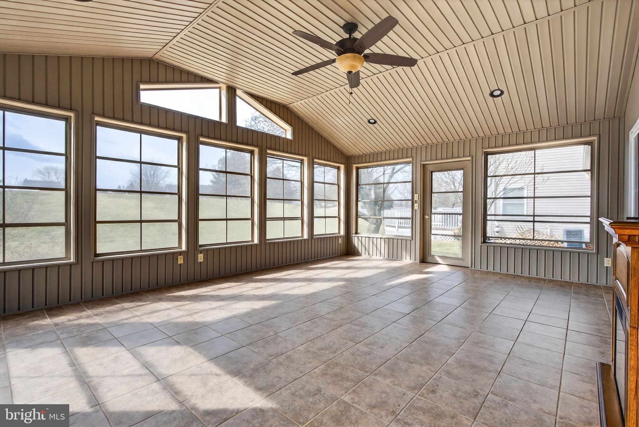 VILLAGE SQUARE - Residential