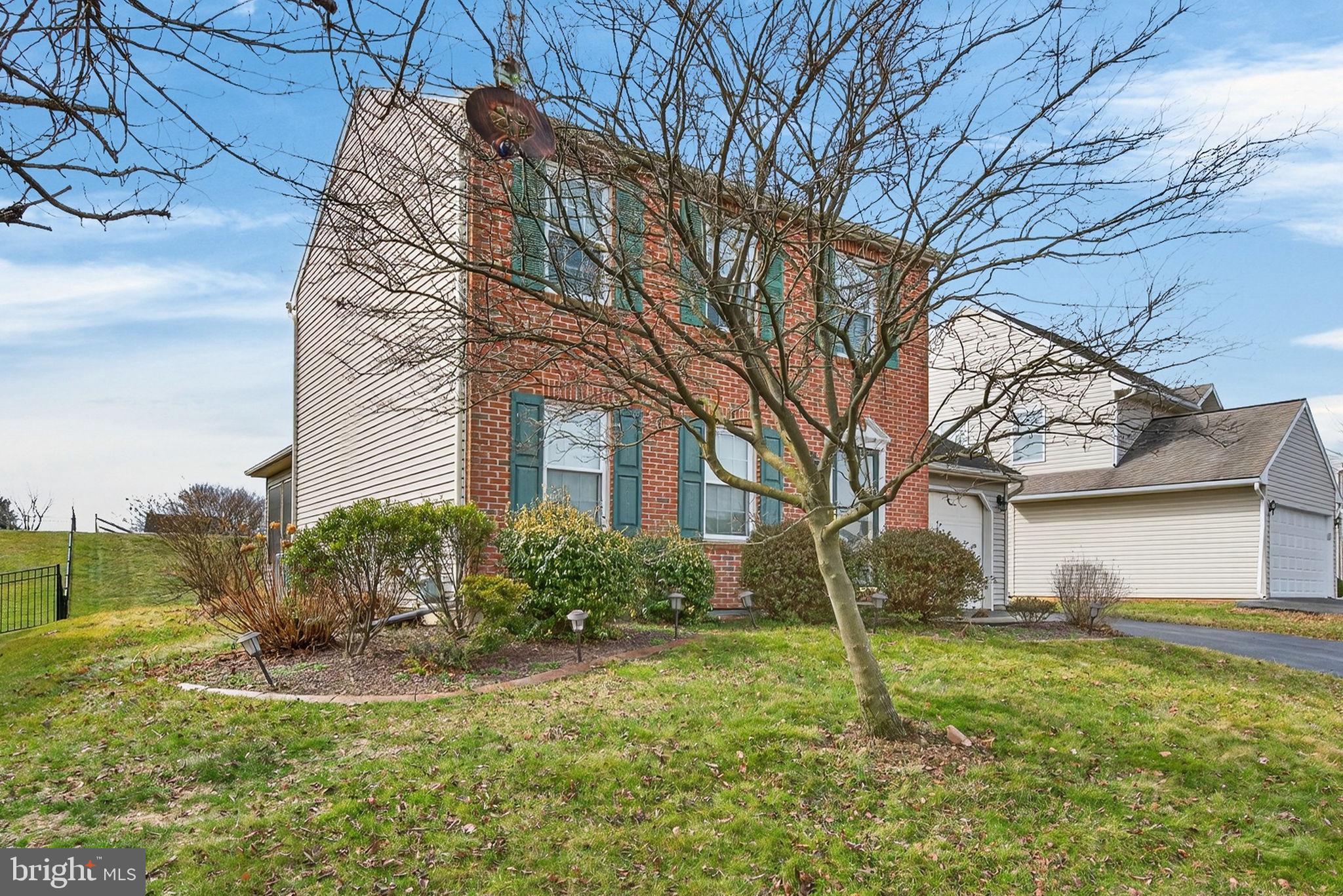 VILLAGE SQUARE - Residential