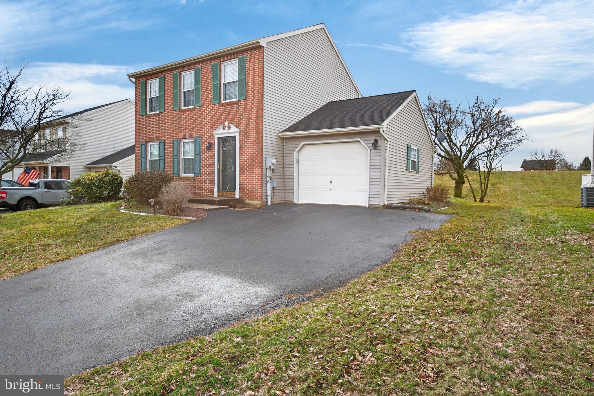 VILLAGE SQUARE - Residential