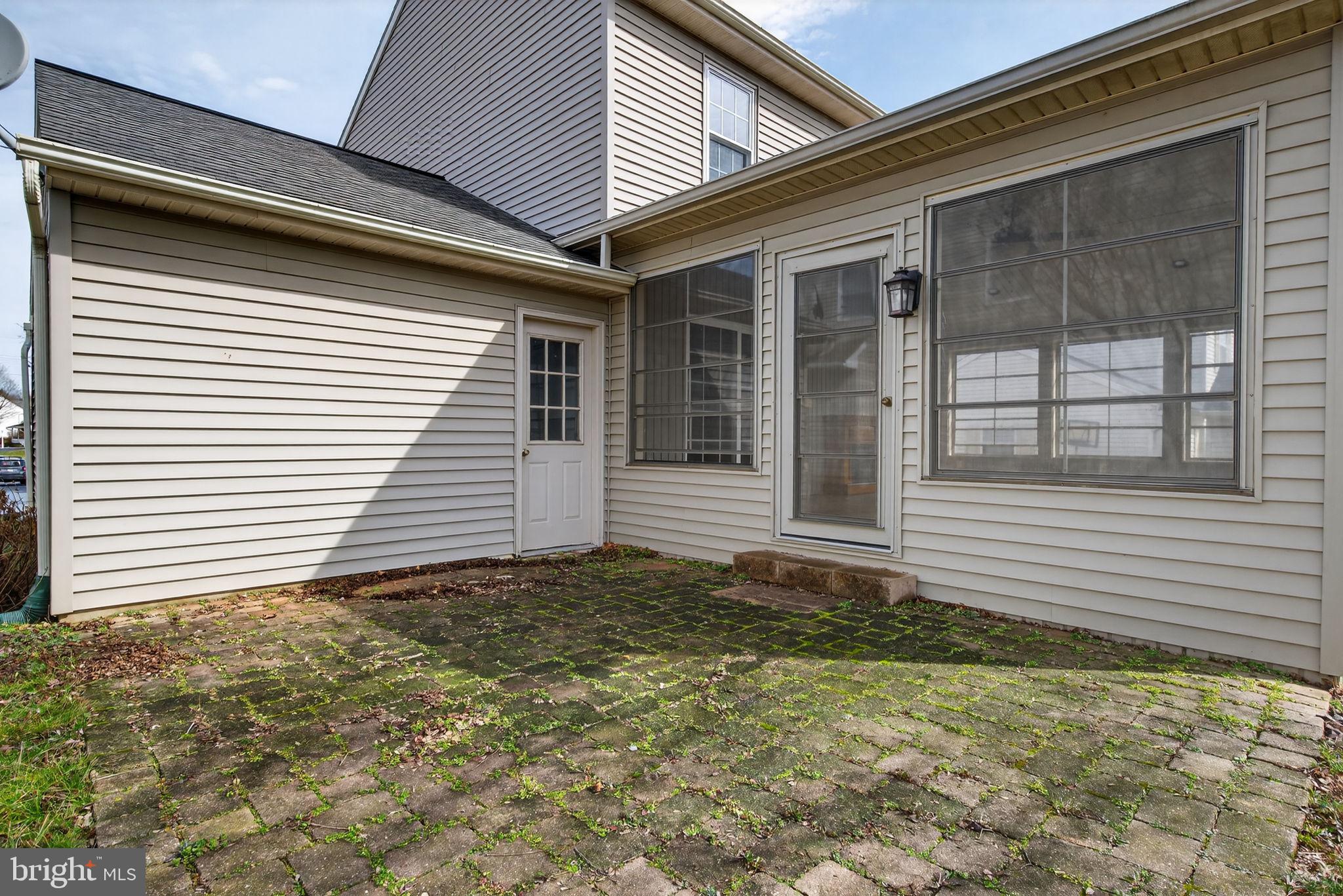 VILLAGE SQUARE - Residential