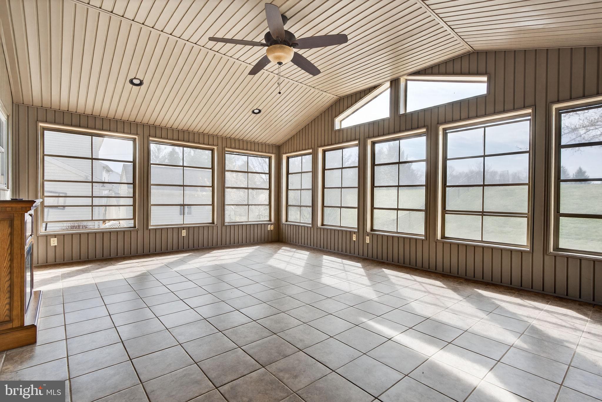 VILLAGE SQUARE - Residential