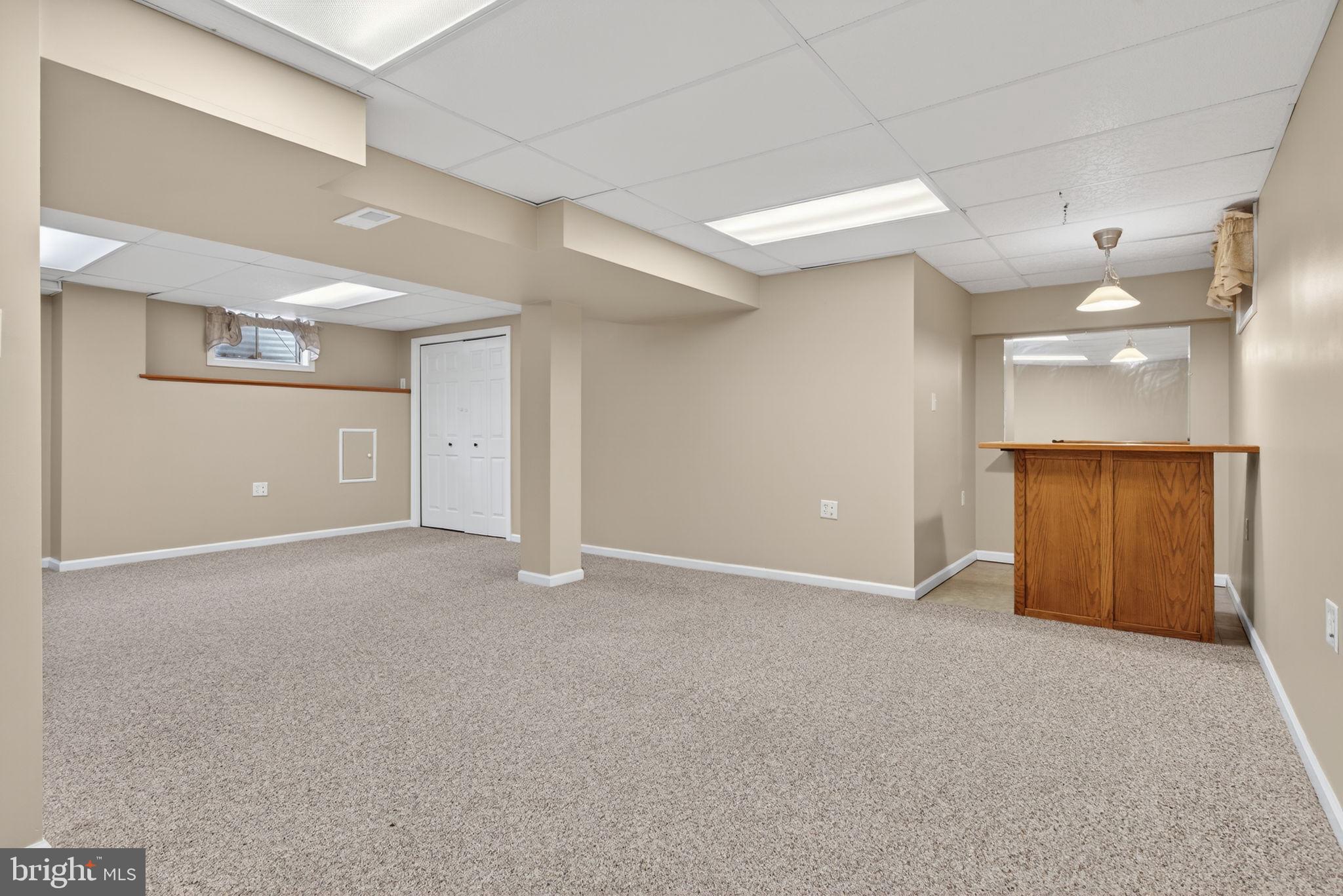 VILLAGE SQUARE - Residential