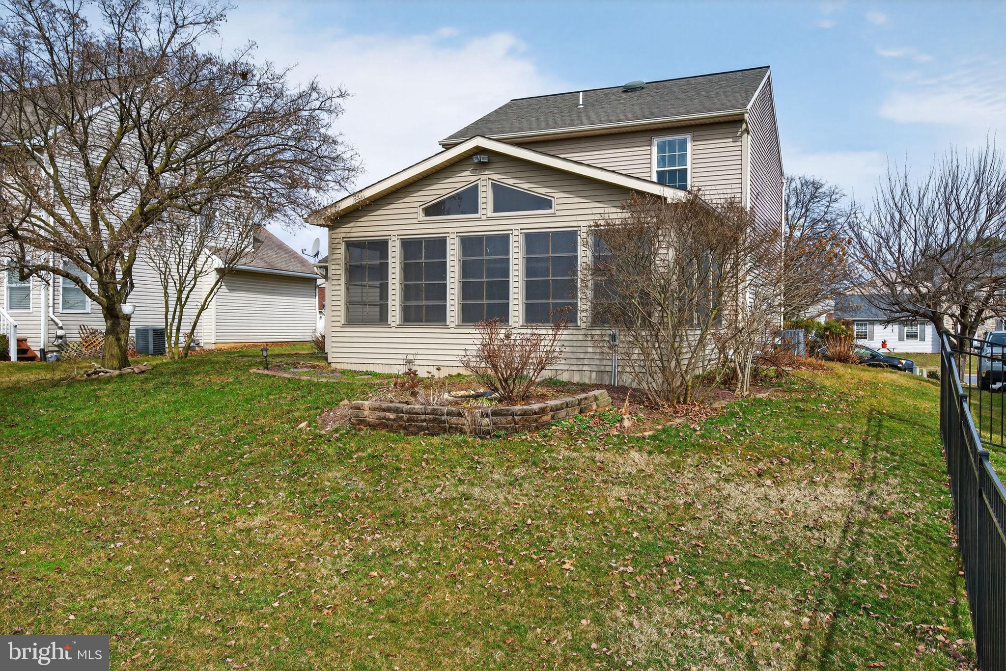 VILLAGE SQUARE - Residential