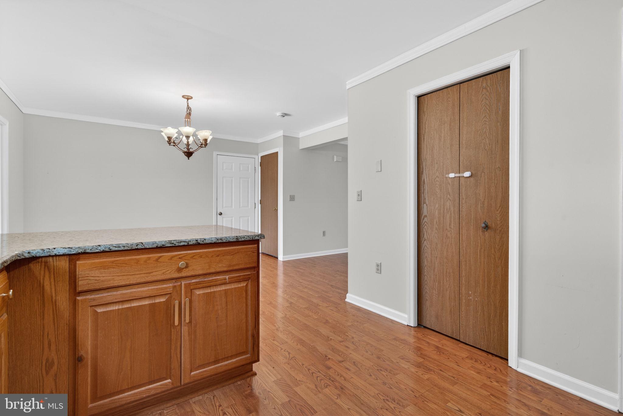 VILLAGE SQUARE - Residential