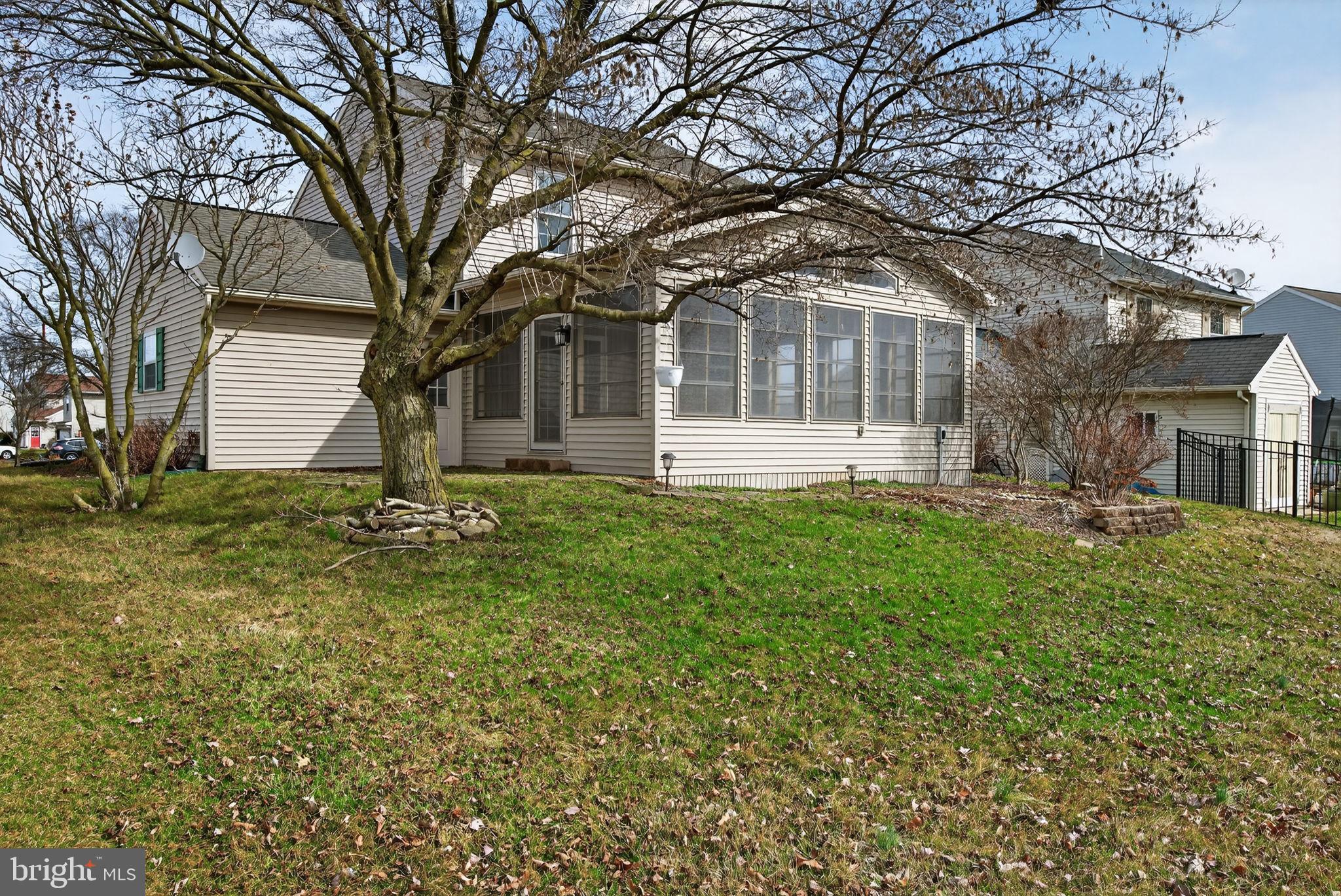 VILLAGE SQUARE - Residential