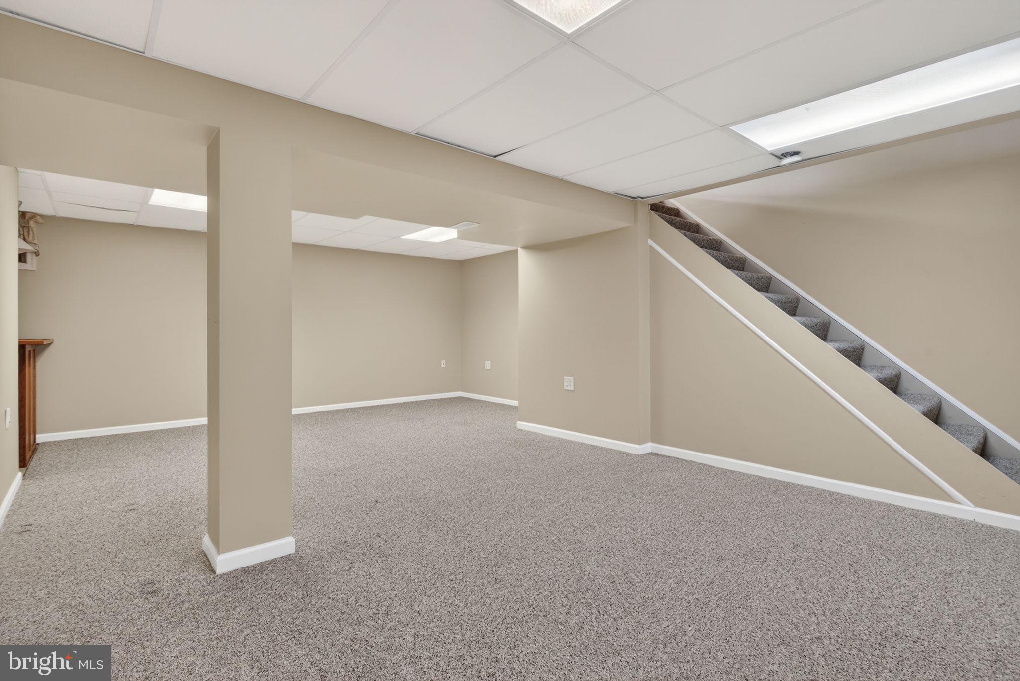 VILLAGE SQUARE - Residential