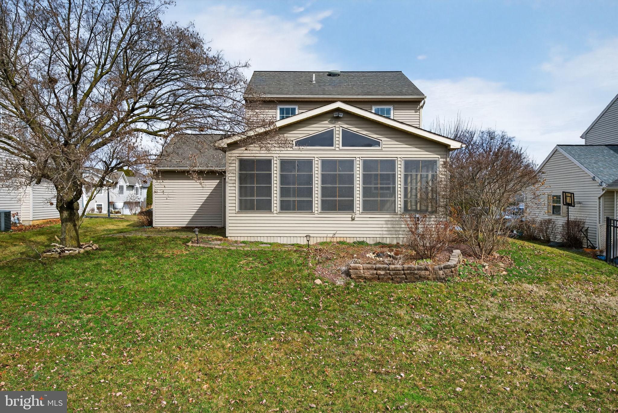 VILLAGE SQUARE - Residential