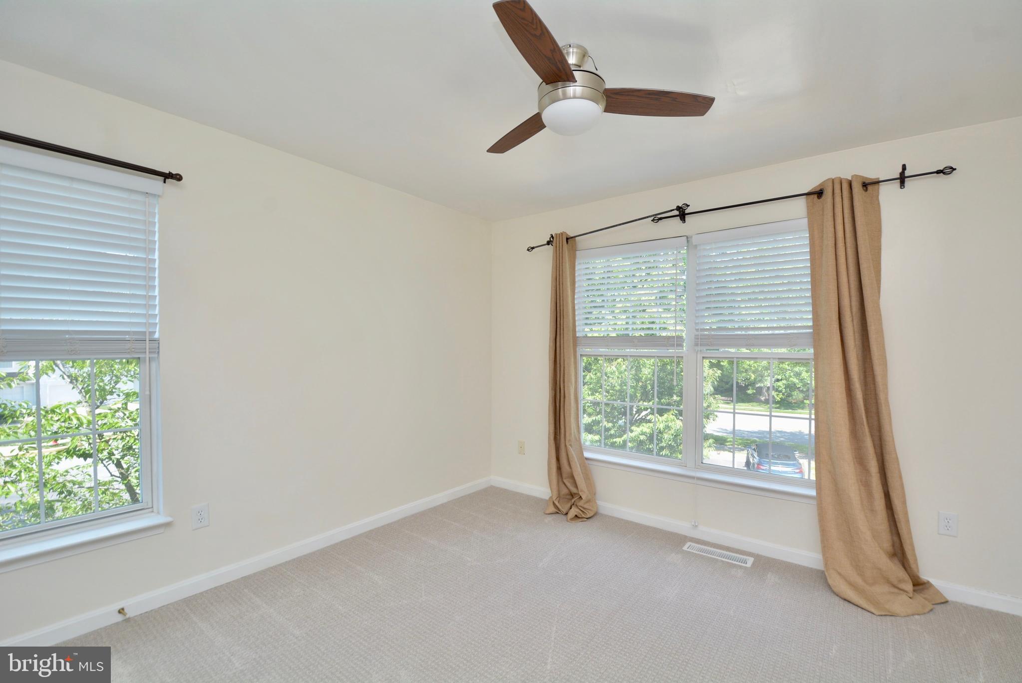 ISLAND CREEK - Residential Lease