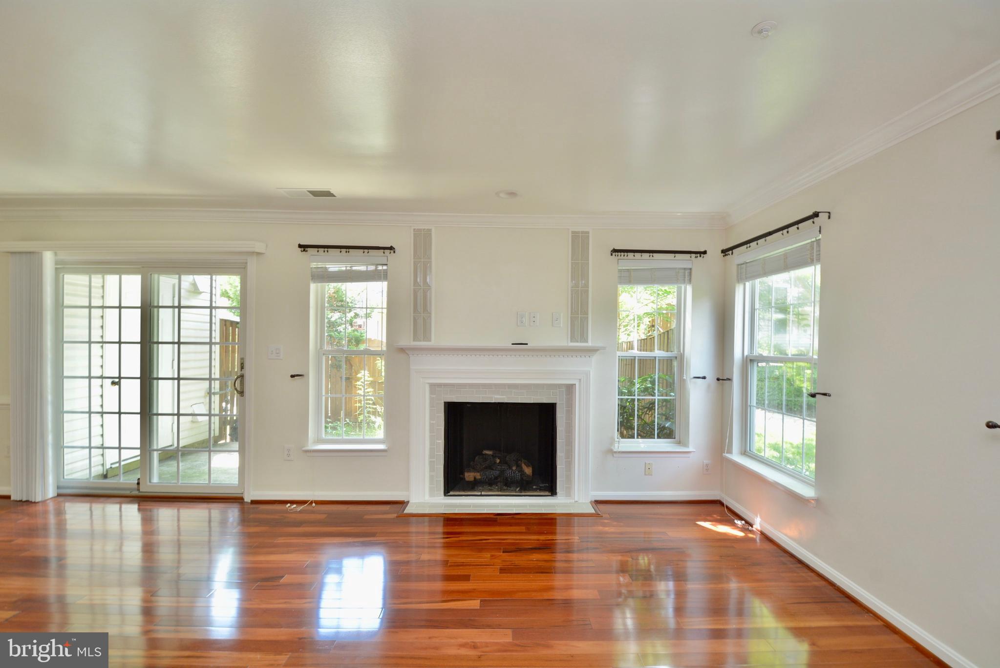 ISLAND CREEK - Residential Lease