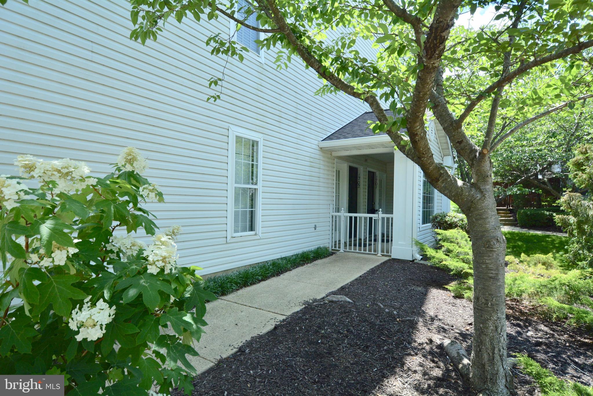 ISLAND CREEK - Residential Lease