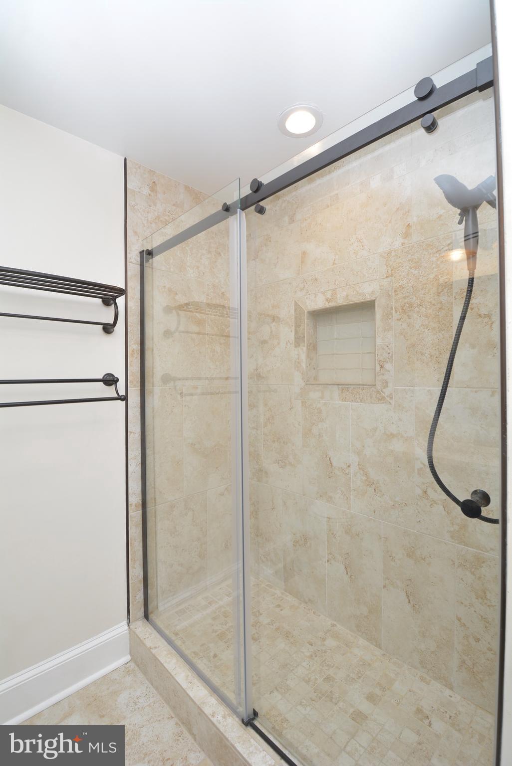 ISLAND CREEK - Residential Lease