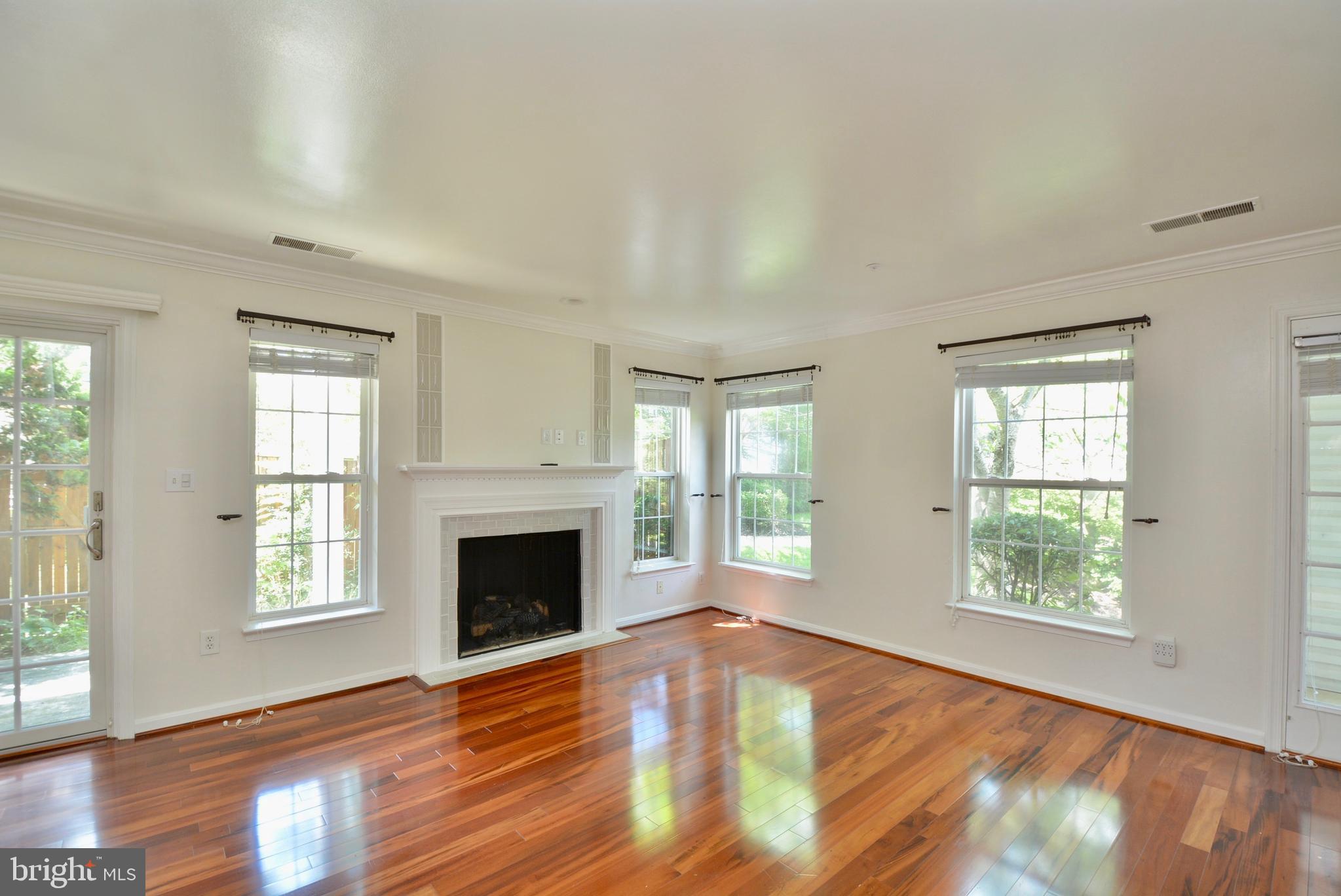 ISLAND CREEK - Residential Lease