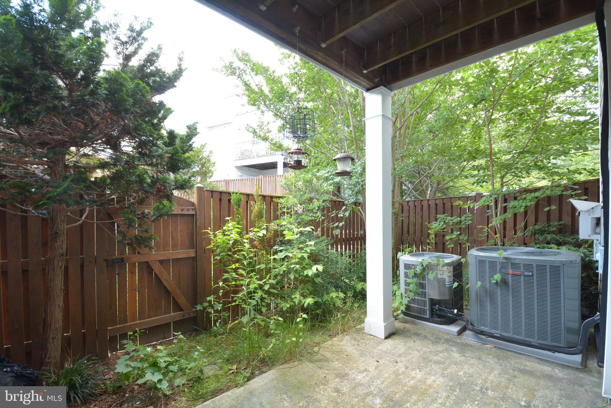 ISLAND CREEK - Residential Lease