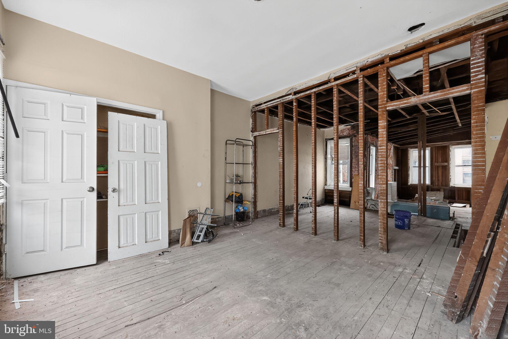 1752 N LECOUNT STREET