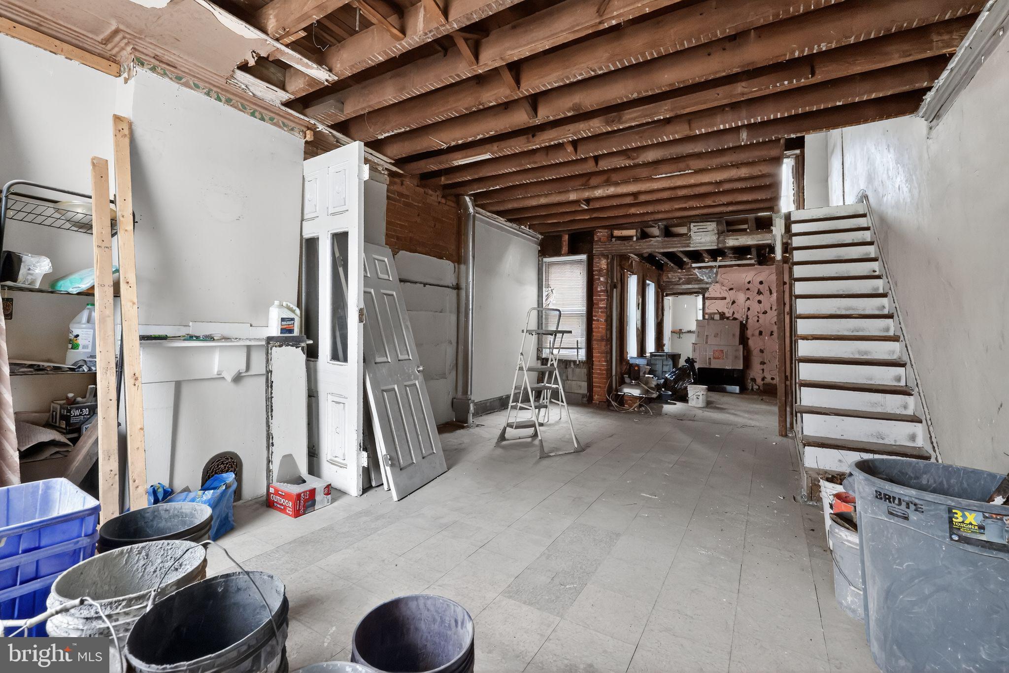 1752 N LECOUNT STREET