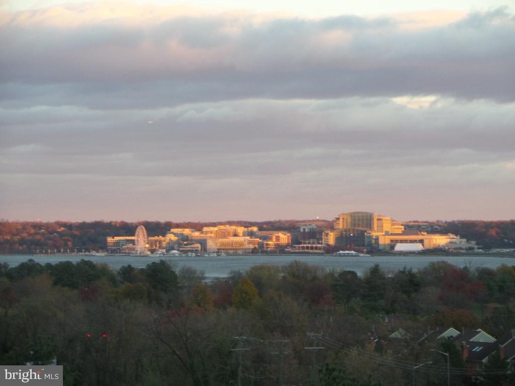 HUNTING CREEK CLUB CONDOMINIUMS - Residential Lease