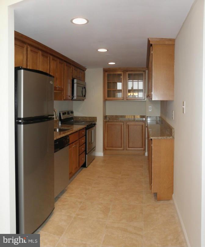 HUNTING CREEK CLUB CONDOMINIUMS - Residential Lease