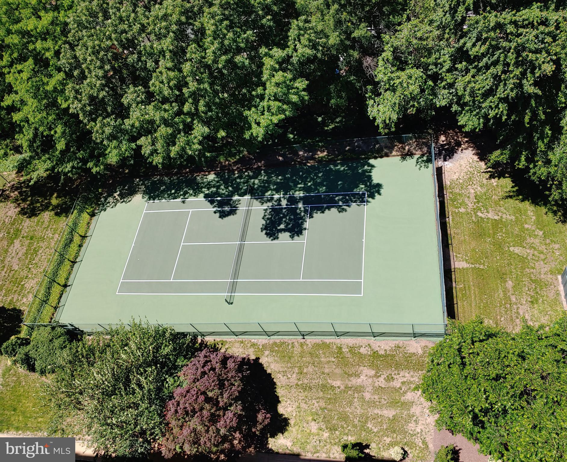 HUNTING CREEK CLUB CONDOMINIUMS - Residential Lease